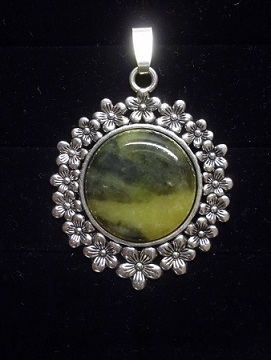 Anhänger, grün, silberfarben, verziert