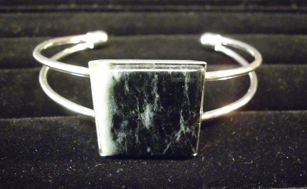 offener Armreif, Stein türkis-schwarz, eckig